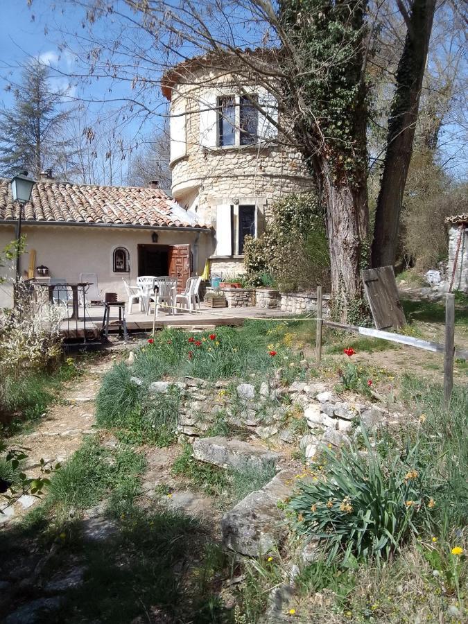 Les Favouilles - Gite & Chambres D Hotes Dauphin 外观 照片